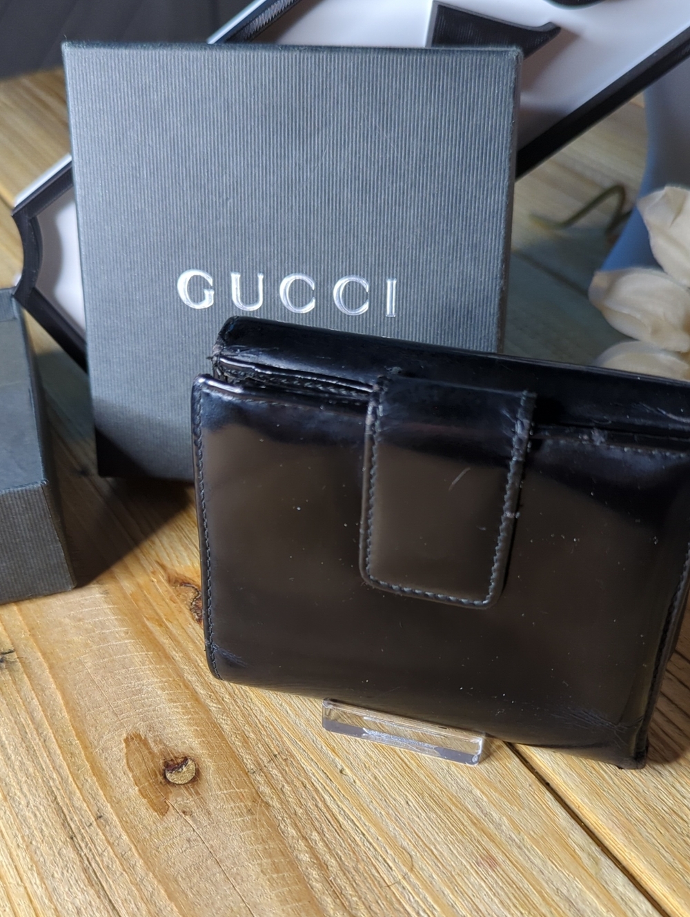 Gucci Black Patent Leather Bifold Wallet with Embossed GG Full Inclusion - Picture 2 of 12
